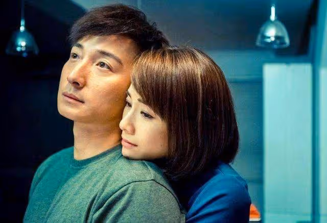 香港知名女星派福利!曬性感露背美照引圍觀,一雙長腿尤為吸睛