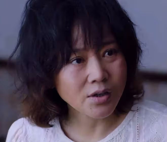 給娛樂圈40歲以上的女星排個名,閆妮臉僵如石,殷桃風情萬種