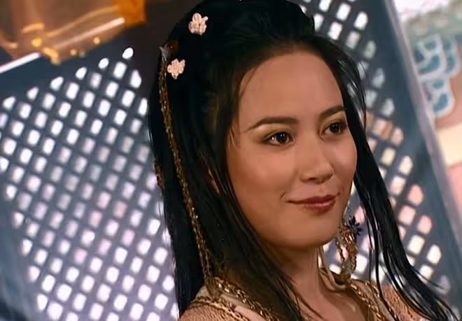 給娛樂圈40歲以上的女星排個名,閆妮臉僵如石,殷桃風情萬種