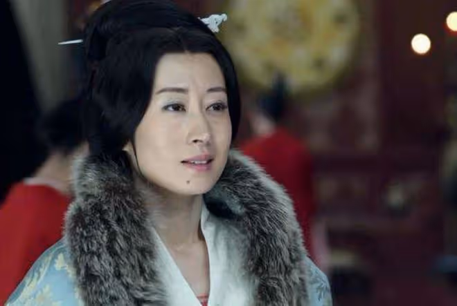 給娛樂圈40歲以上的女星排個名,閆妮臉僵如石,殷桃風情萬種