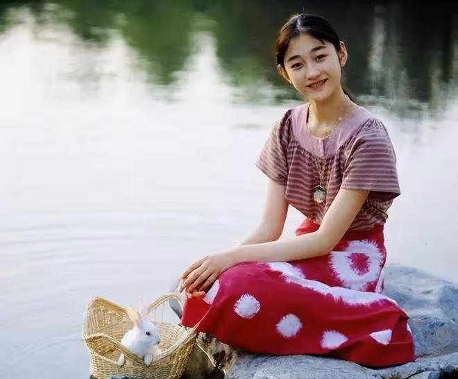 給娛樂圈40歲以上的女星排個名,閆妮臉僵如石,殷桃風情萬種