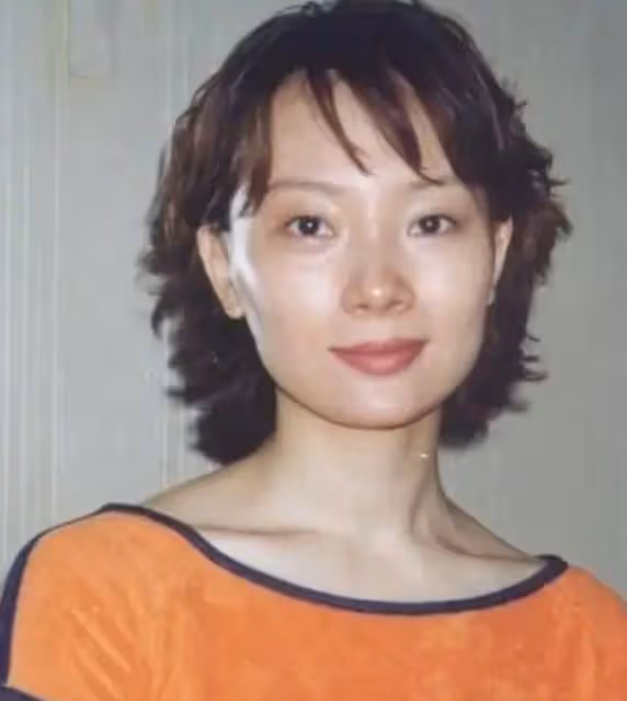 給娛樂圈40歲以上的女星排個名,閆妮臉僵如石,殷桃風情萬種