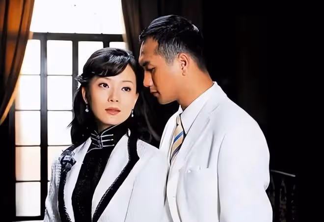 給娛樂圈40歲以上的女星排個名,閆妮臉僵如石,殷桃風情萬種