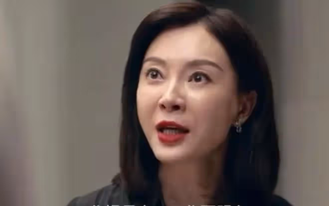 給娛樂圈40歲以上的女星排個名,閆妮臉僵如石,殷桃風情萬種