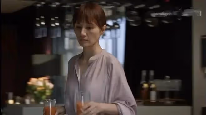 給娛樂圈40歲以上的女星排個名,閆妮臉僵如石,殷桃風情萬種
