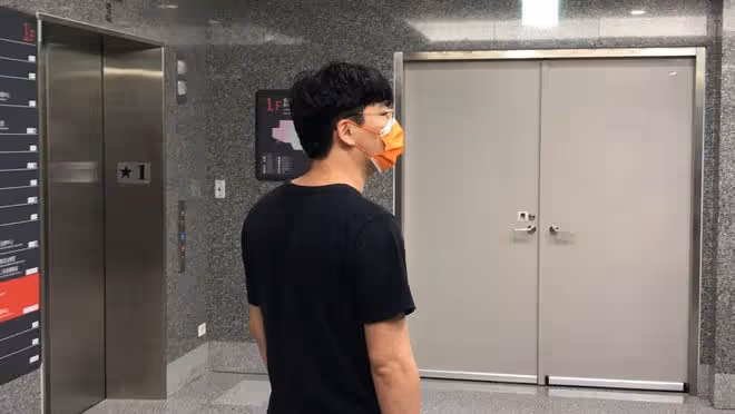 39歲抗癌女星病危!癌細胞擴散上半身變黑,年邁父母當眾失聲痛哭