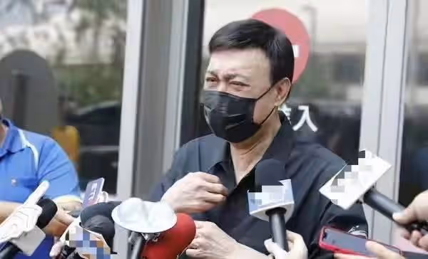 39歲抗癌女星病危!癌細胞擴散上半身變黑,年邁父母當眾失聲痛哭