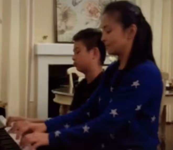 何音母子現身豪宅!兒子撞臉吳磊顏值高,與生父黃志忠11年未同框
