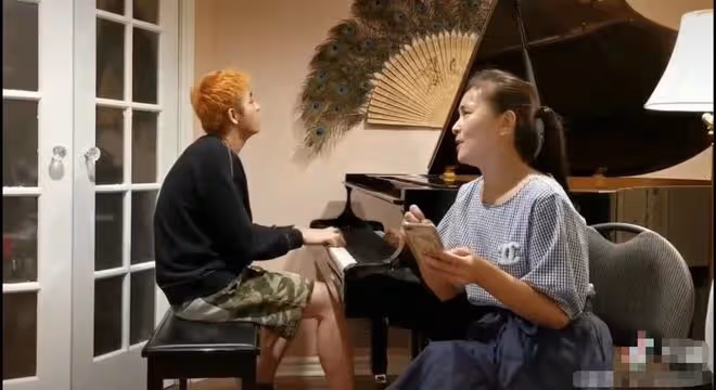 何音母子現身豪宅!兒子撞臉吳磊顏值高,與生父黃志忠11年未同框