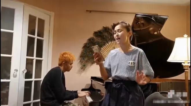 何音母子現身豪宅!兒子撞臉吳磊顏值高,與生父黃志忠11年未同框