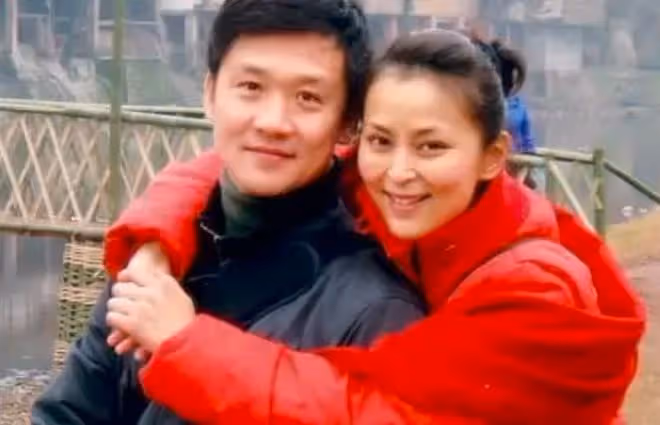 何音母子現身豪宅!兒子撞臉吳磊顏值高,與生父黃志忠11年未同框