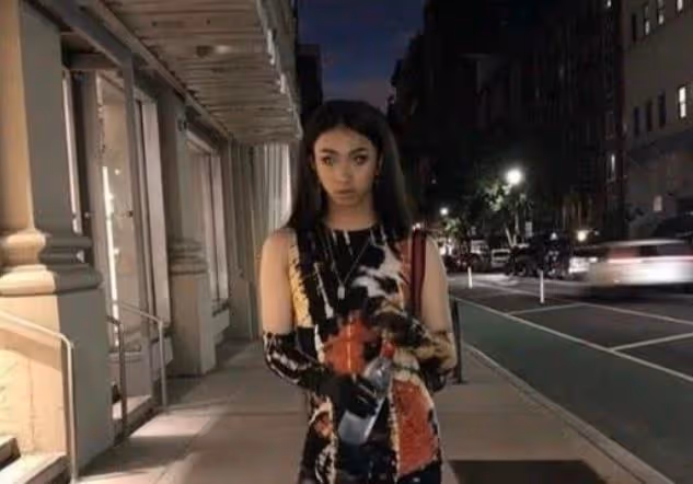 伊能靜兒子再穿性感女裝!脖子上系根繩,倚在女生懷裡眼神魅惑