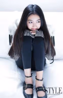 任達華女兒宣布正式出道!高一米八腿長110CM,久居國外長相歐美