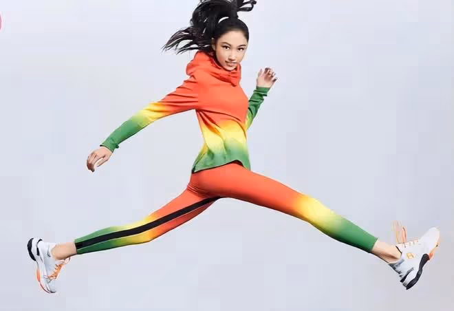 任達華女兒宣布正式出道!高一米八腿長110CM,久居國外長相歐美