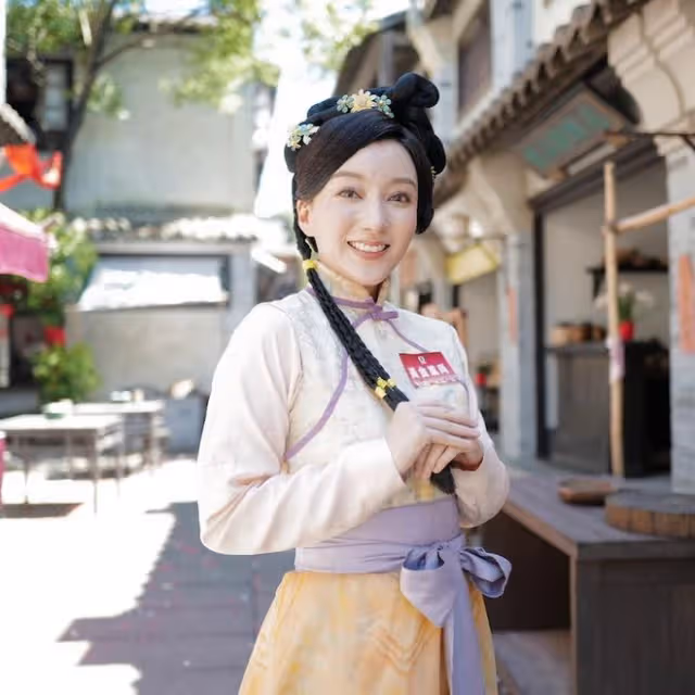 34歲港姐被曝秘密生子!寶寶五官立體似混血,老公為內地知名導演