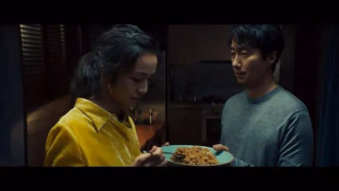 收拾兩任壞老公,再挖個坑給自己,湯唯新片殺瘋了!