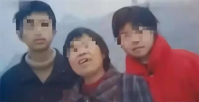 女研究生帶母上學,最終宿舍自縊身亡:沒有人願意被臍帶栓一輩子
