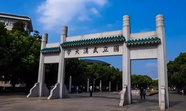 女研究生帶母上學,最終宿舍自縊身亡:沒有人願意被臍帶栓一輩子