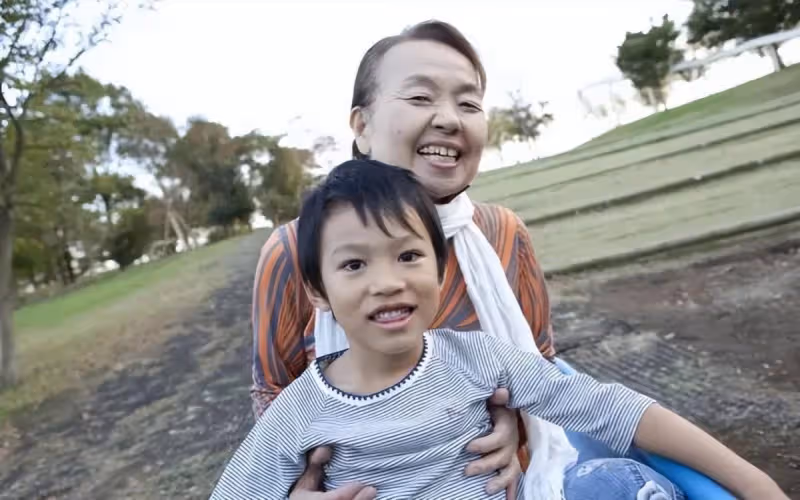 回婆家過年,兒媳看見婆婆給外孫子塞壓歲錢,兒媳:再也不回來了