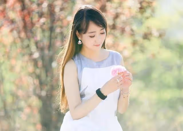 在兒子家養老,母親4000退休金不夠用,卻讓女兒出生活費,憑什麼