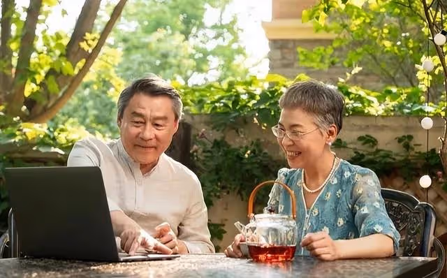 老人搭夥3個月就散夥,大媽:他要求太多,大爺:這是老伴該做的