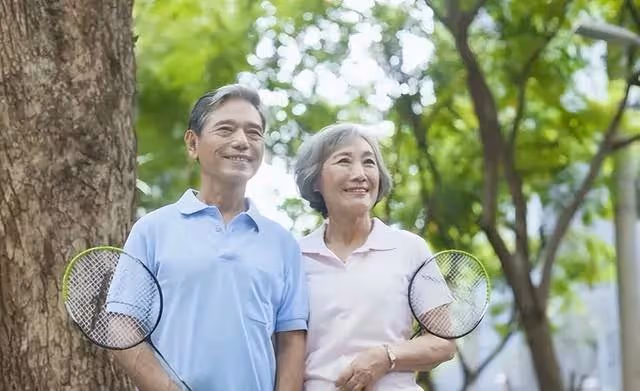 老人搭夥3個月就散夥,大媽:他要求太多,大爺:這是老伴該做的