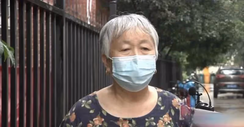 兒媳帶父母下館子，婆婆強烈不滿大鬧：我家的錢是要省著干大事的