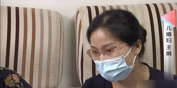 兒媳帶父母下館子,婆婆強烈不滿大鬧:我家的錢是要省著干大事的