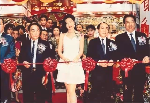 3結2離!她曾紅過邱淑貞「卻遭前夫曝一週要10次」事業受挫 47歲三婚「再嫁初戀」近況曝光