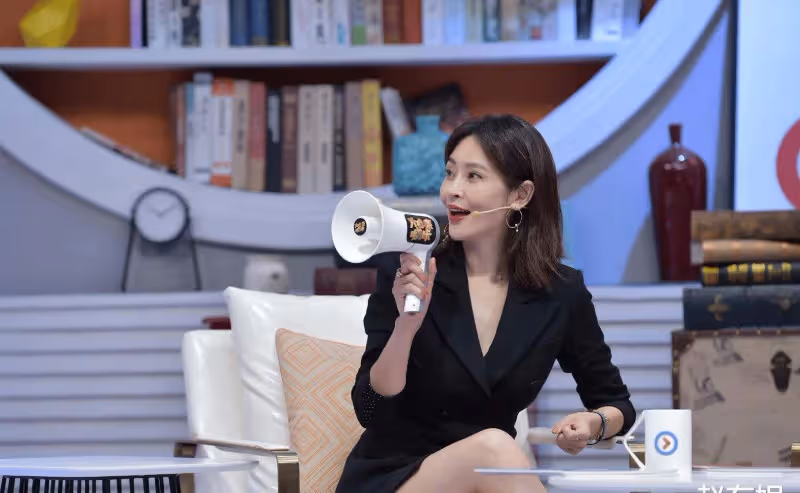 於明加：放棄做外交官，聽父母話去相親，嫁圈外老公後飯都不用做