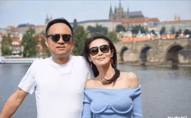 於明加:放棄做外交官,聽父母話去相親,嫁圈外老公後飯都不用做