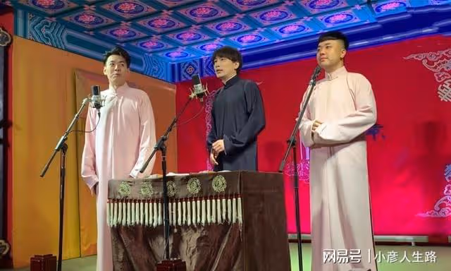 德雲社何九華說群口，師哥拿秦霄賢砸掛，他倆有日子沒同台了