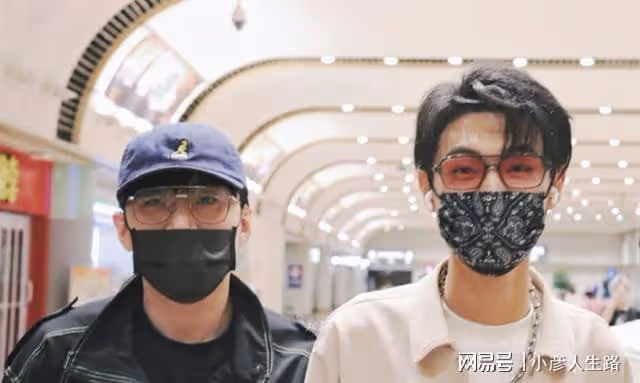 德雲社何九華說群口，師哥拿秦霄賢砸掛，他倆有日子沒同台了