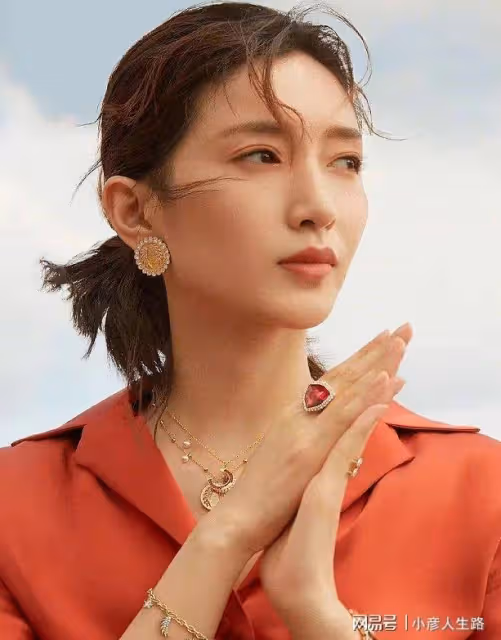金巧巧慌了，深夜吃瓜質問張小寒，江疏影發文闢謠讓她安心