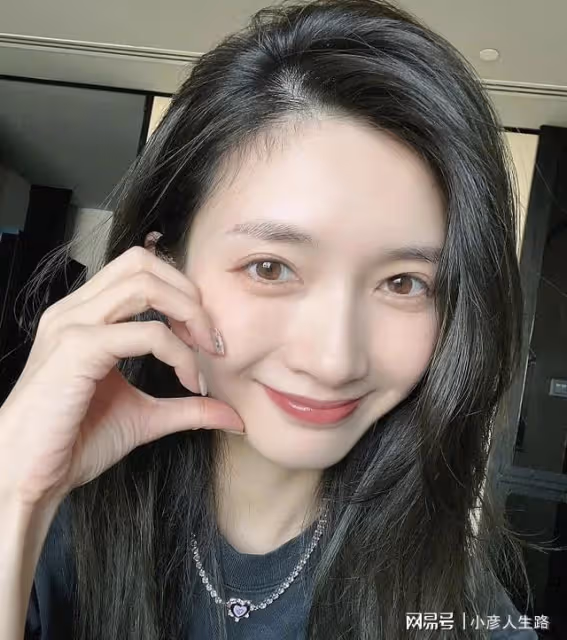 金巧巧慌了，深夜吃瓜質問張小寒，江疏影發文闢謠讓她安心