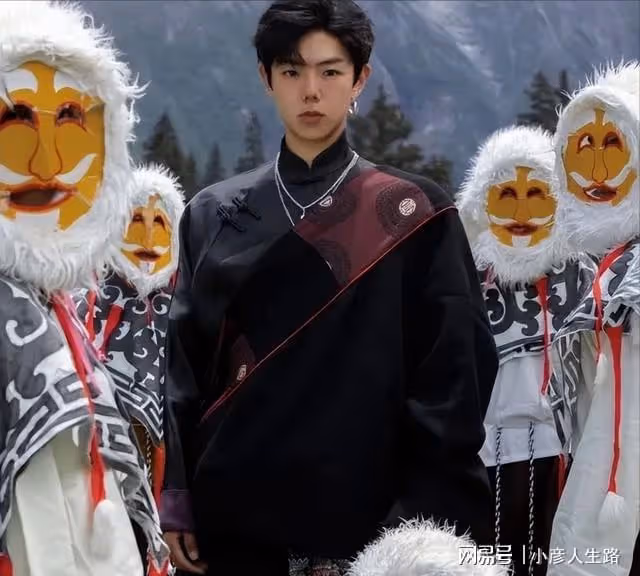 茶百道合作00後網紅墊底辣孩，評論區慘遭翻車，究竟是什麼原因？
