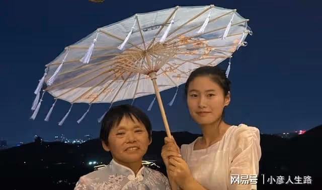 張秀秀的婆婆被鄰居欺負失明，發視頻哭訴其惡行，同村人說出實情