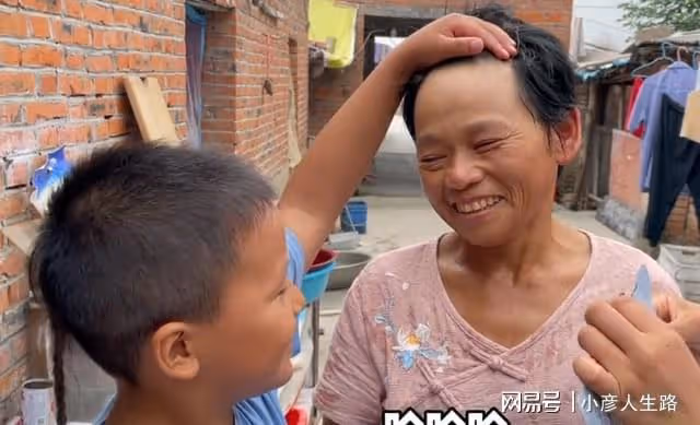 張秀秀的婆婆被鄰居欺負失明，發視頻哭訴其惡行，同村人說出實情