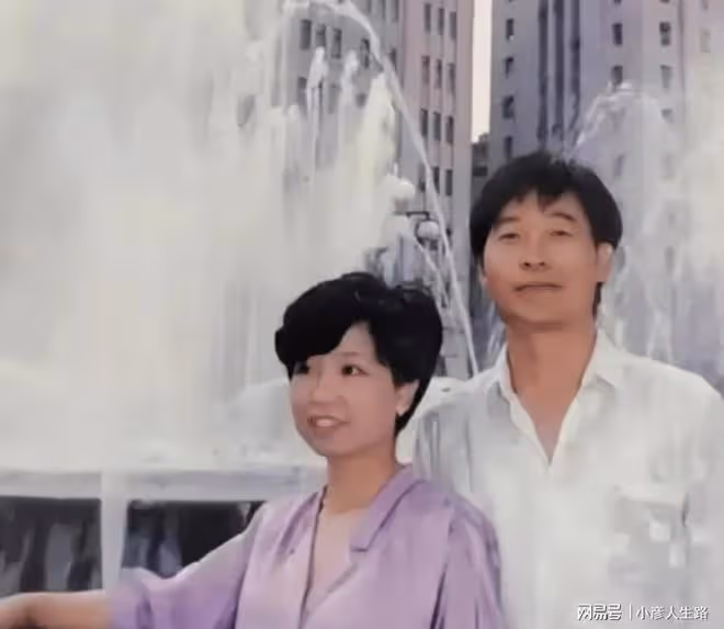 杜新枝去養老院看總經理父親,父女倆隔一丈遠,老父親表情亮了