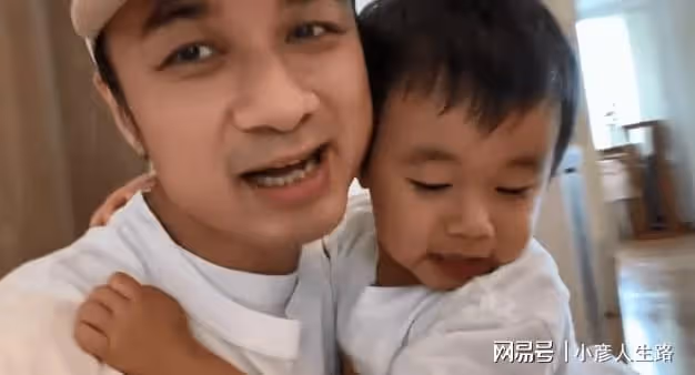 50歲古巨基曬娃慶生日,3歲兒子奶音唱生日歌,老父親感動到落淚