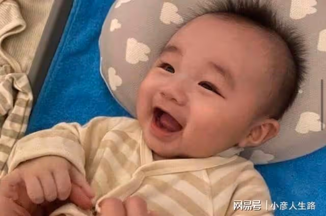 50歲古巨基曬娃慶生日,3歲兒子奶音唱生日歌,老父親感動到落淚
