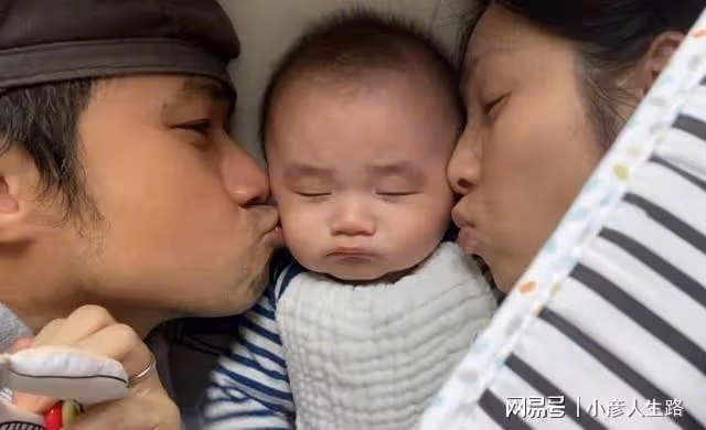 50歲古巨基曬娃慶生日,3歲兒子奶音唱生日歌,老父親感動到落淚