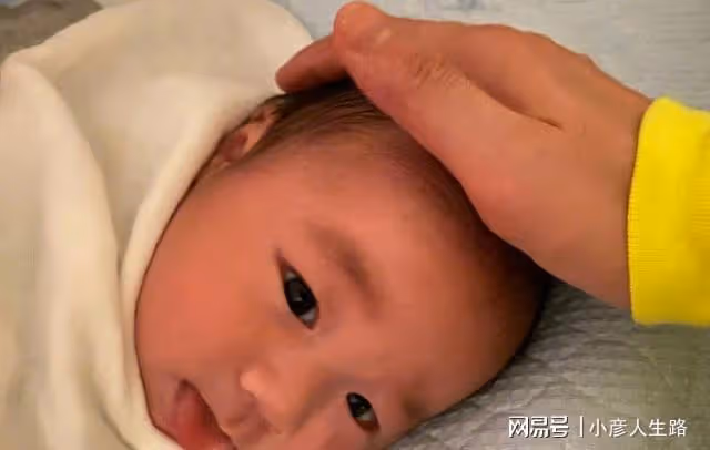 古巨基50歲生日3歲兒子送祝福!甜蜜擁抱親吻,還為爸爸唱生日歌