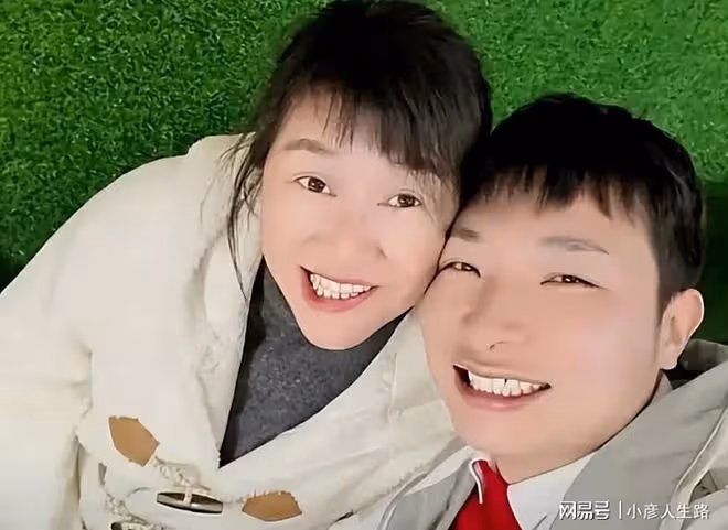 余秀華插足楊櫧策!離婚證是情人節禮物,愛她還打到下身大出血?