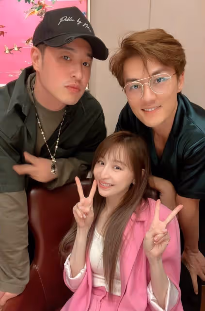 王心凌曬與2男星合照　網驚呼：都是青春里的人！