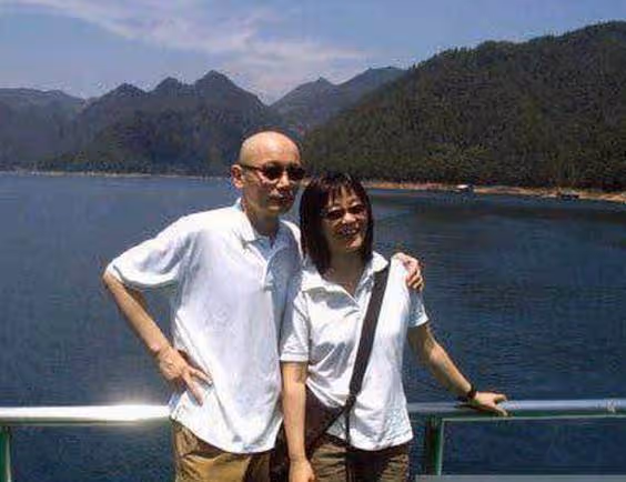 葛優對邋遢老婆寵了三十年不變心，至今不要孩子，原來另有隱情