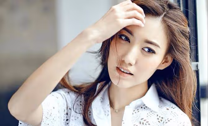演員高露：事業上升期結婚，老公身份成謎，劇火人不火仍腳踏實地