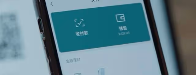 歡樂頌3，露西名媛身份是假的，接近李其行，不過是為了錢