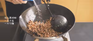 打拋肉雞蛋蓋飯