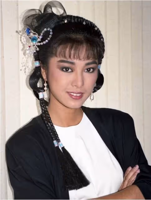 演黃蓉爆紅！資深玉女「被成龍移情別戀」破尺度拍片　摯愛癌逝「難忘26年愛情」至今終生不嫁